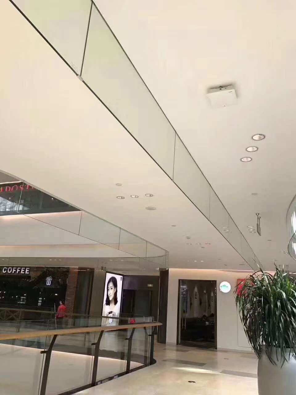 防火玻璃和不銹鋼板哪個更好,耐用年限更長